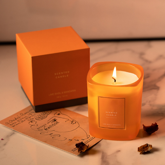 Luxury private label scented candles manufacturers UK supply free samples